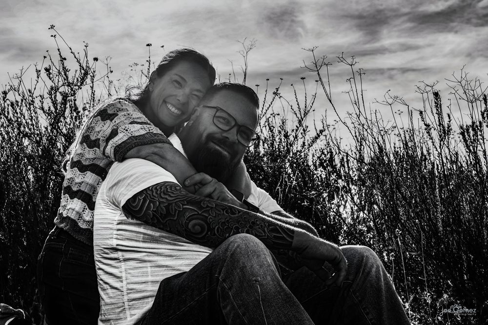 Black-and-white lifestyle portrait of a couple embracing in the countryside near Temecula Wine Country, California.